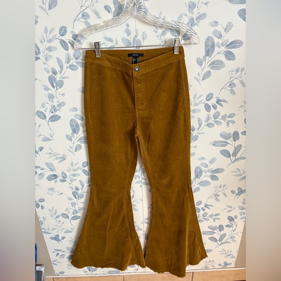 Forever 21 Pants - Forever 21 Women’s Bootcut Velvet High Rise Pants Gold Medium. New w tag